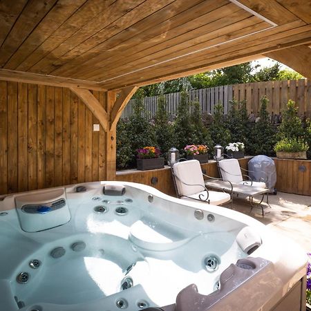 Cotswold Cottage With Hot Tub Bledington 外观 照片