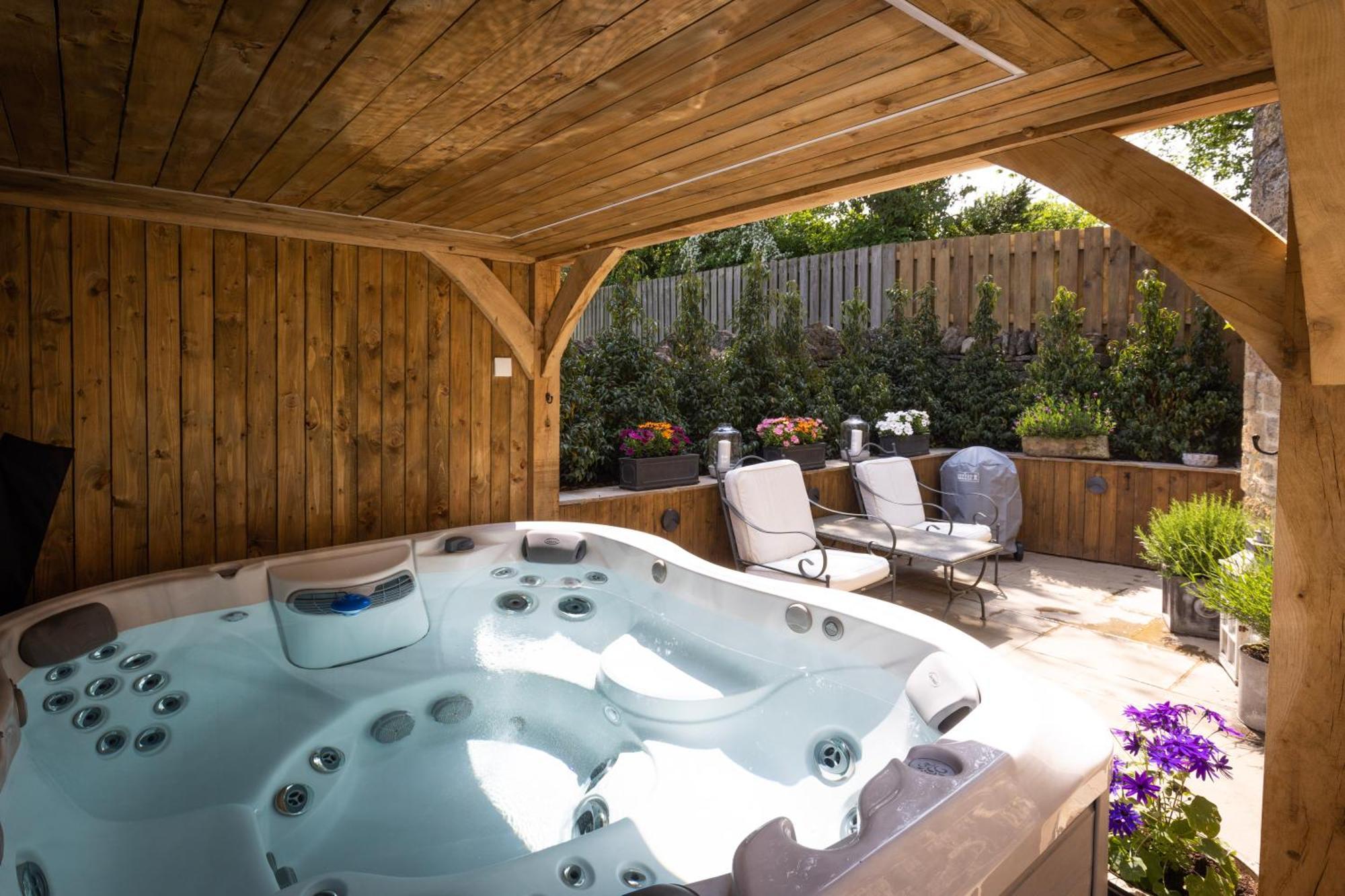 Cotswold Cottage With Hot Tub Bledington 外观 照片