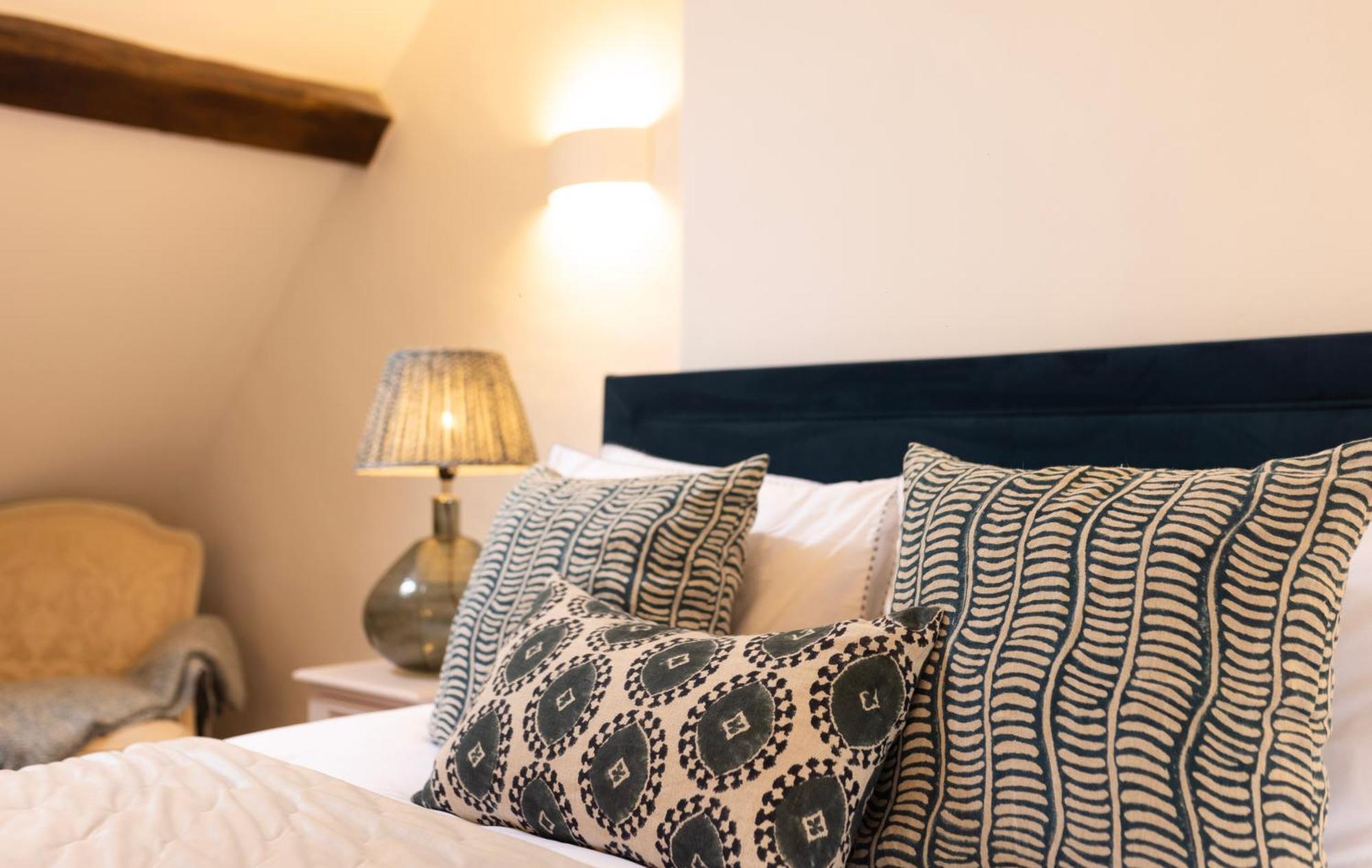 Cotswold Cottage With Hot Tub Bledington 外观 照片