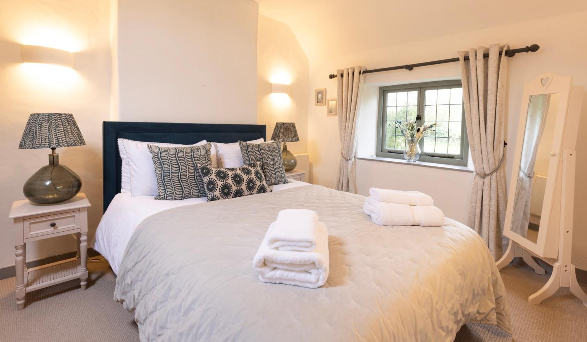 Cotswold Cottage With Hot Tub Bledington 外观 照片