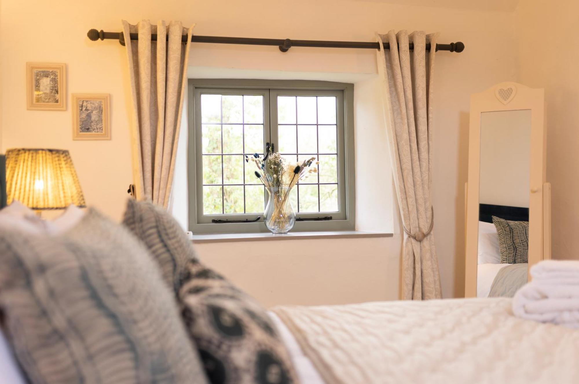 Cotswold Cottage With Hot Tub Bledington 外观 照片