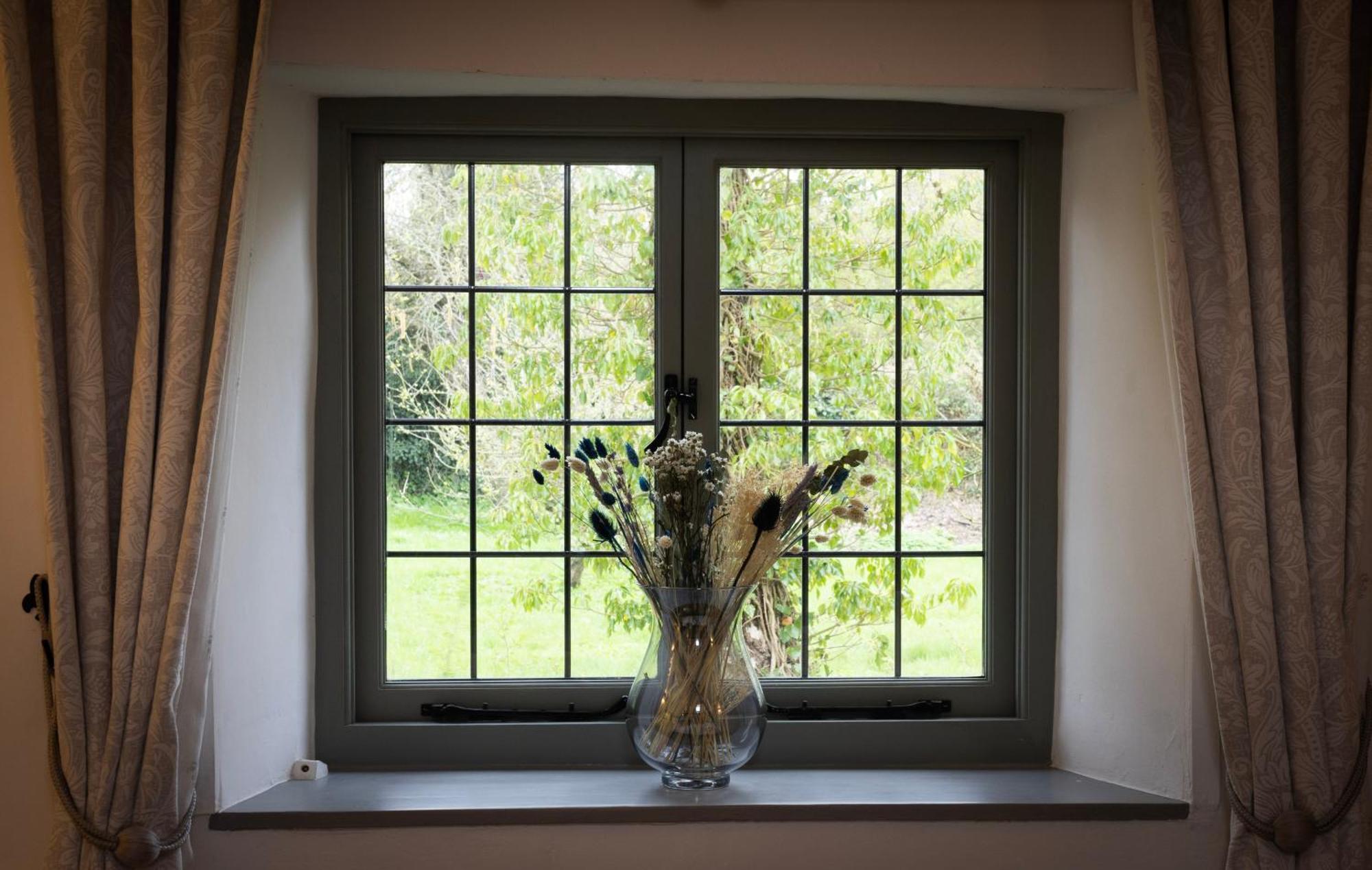 Cotswold Cottage With Hot Tub Bledington 外观 照片